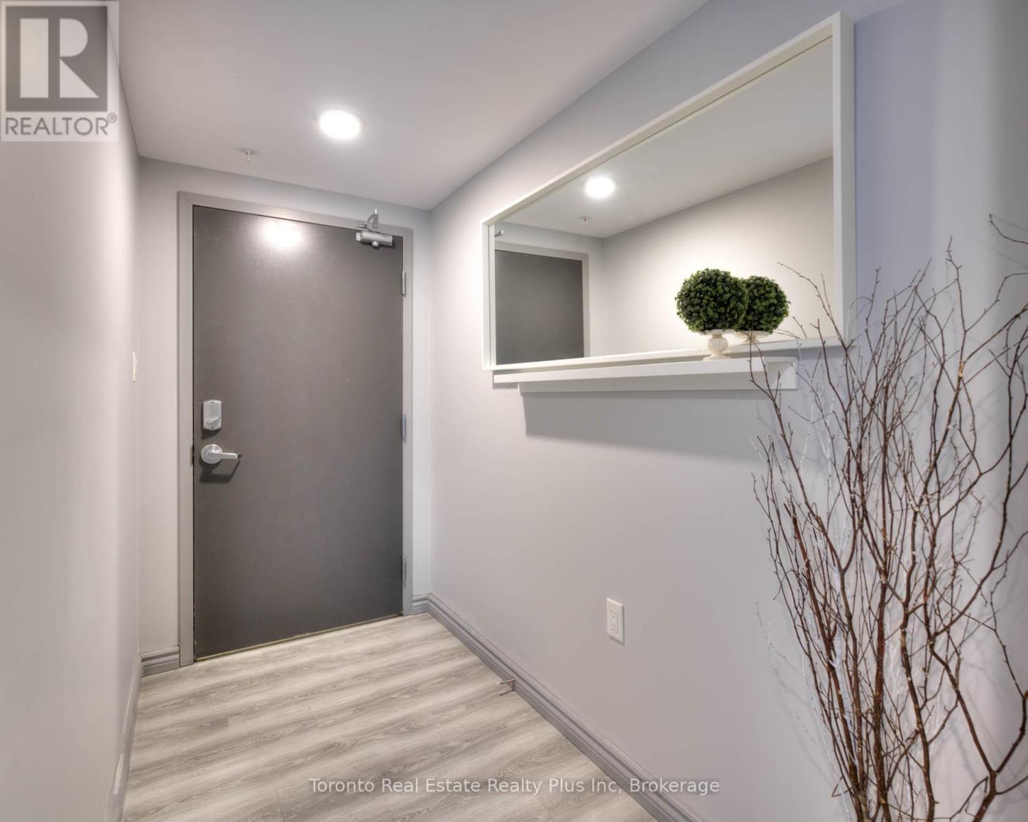 G216 - 275 LARCH STREET