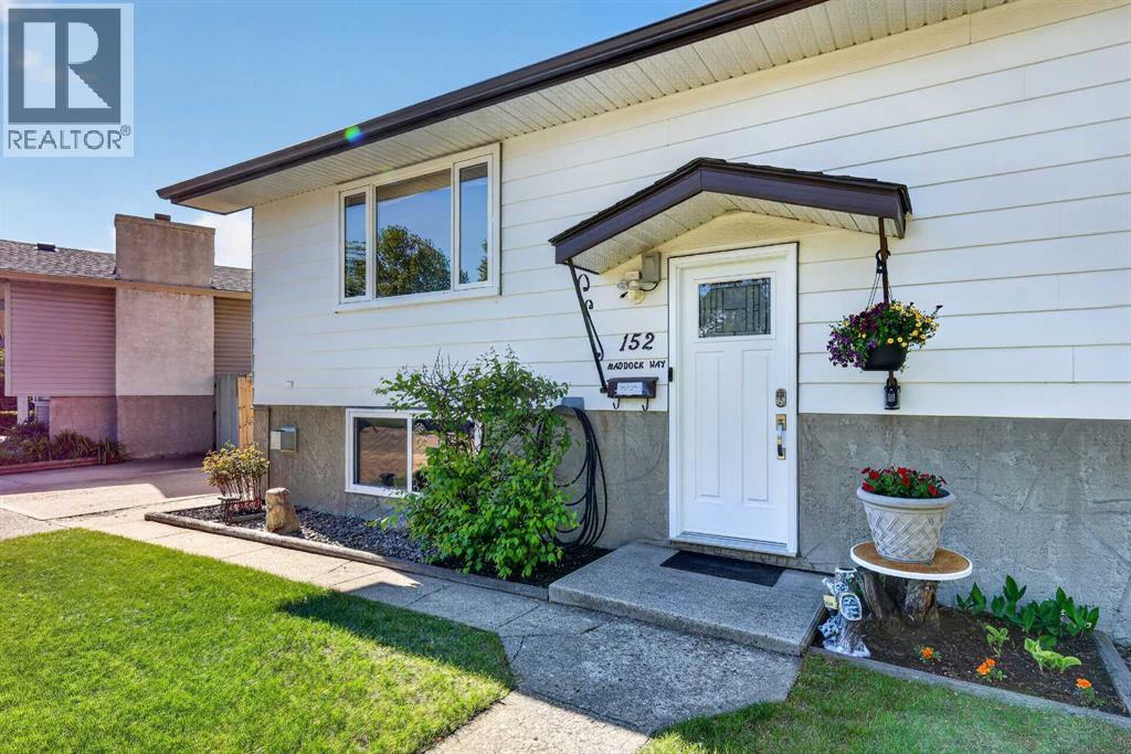 152 Maddock Way NE