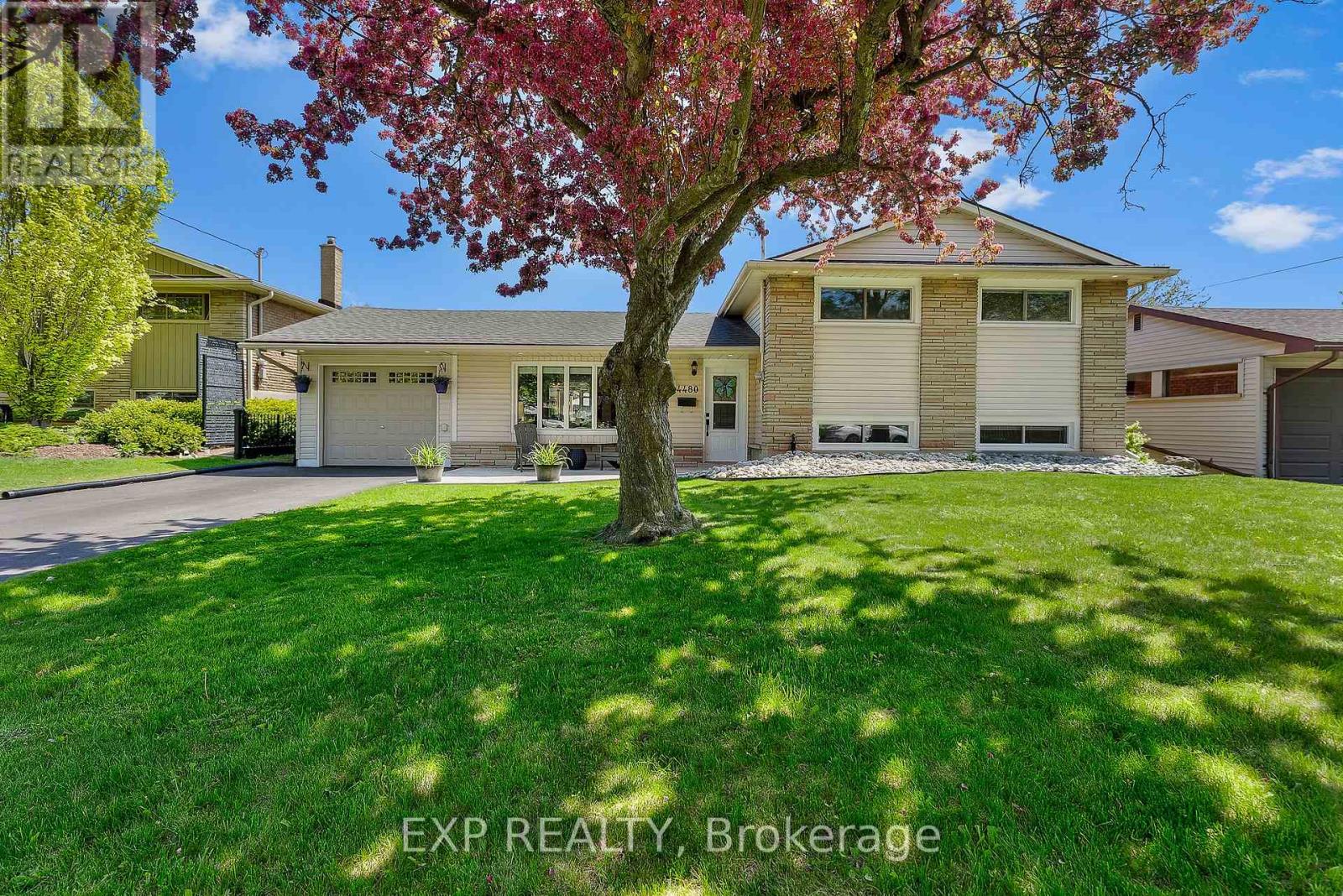 4480 QUEENSWAY GARDENS