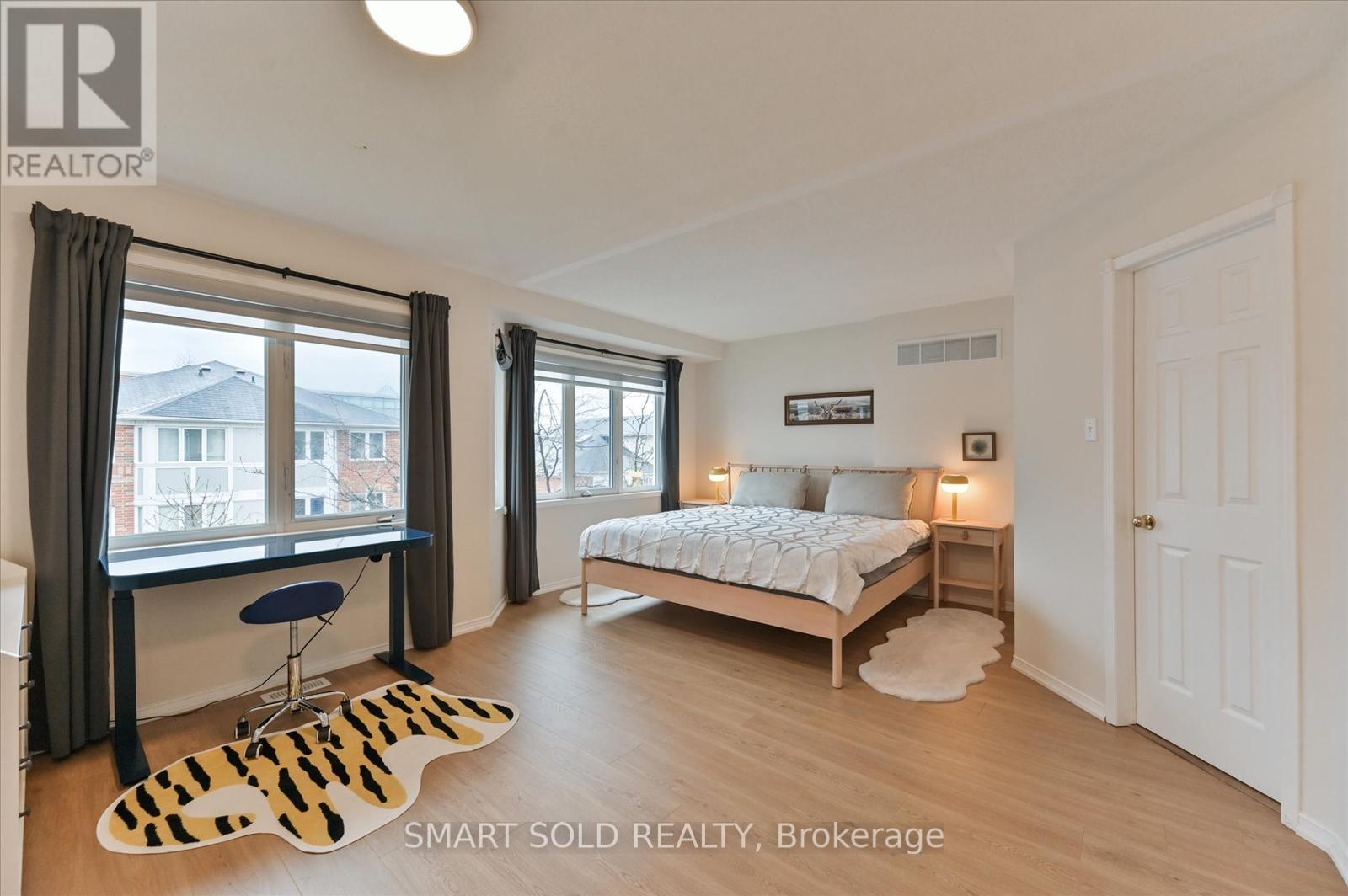 152 - 18 CLARK AVENUE W