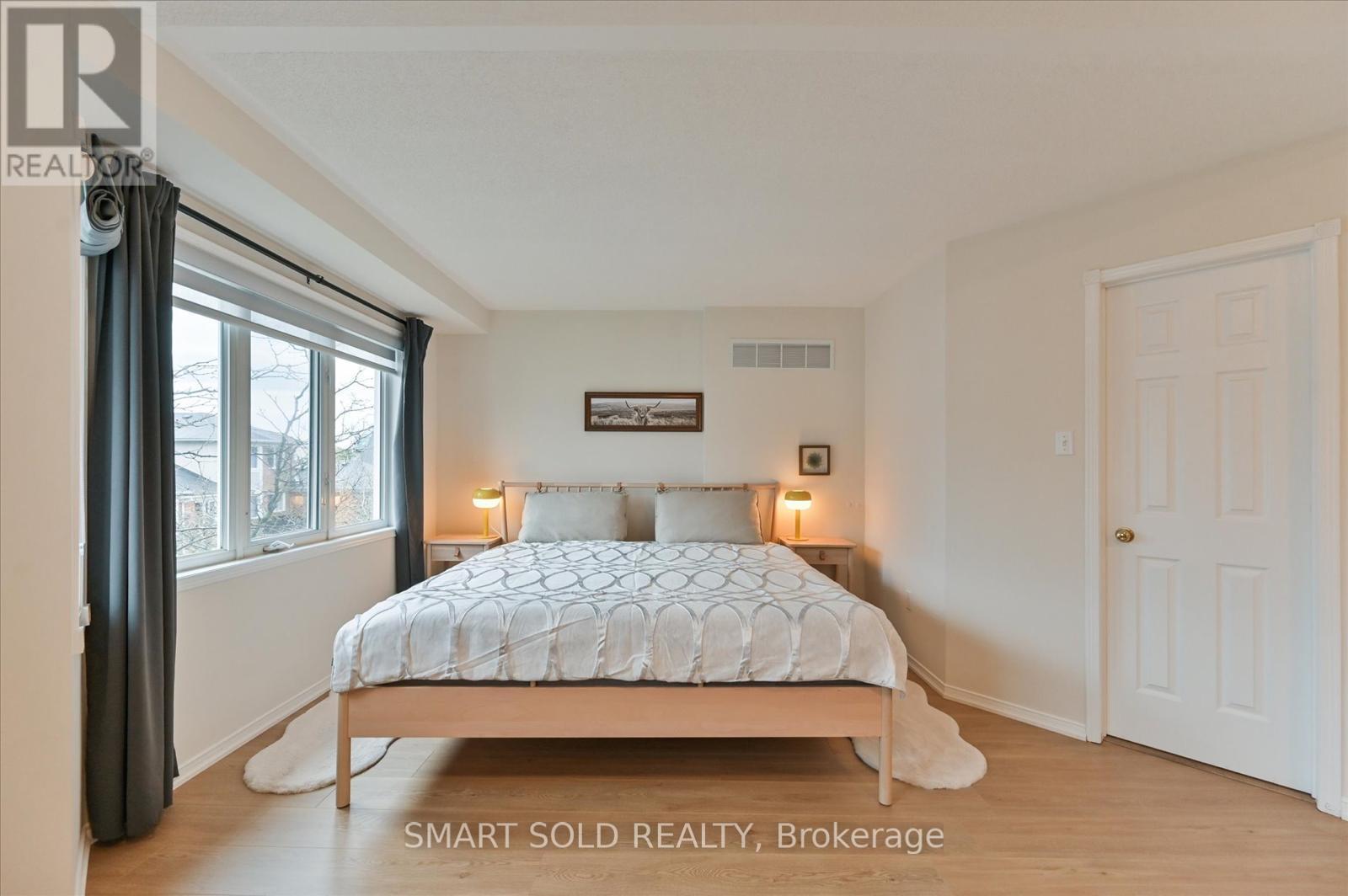 152 - 18 CLARK AVENUE W