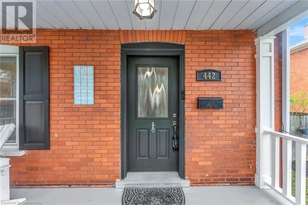 442 LOWTHER Street S