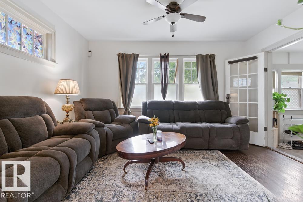 10428 76 AV NW