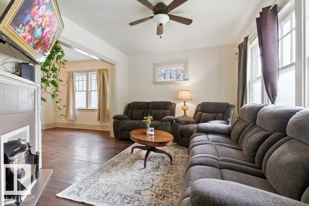 10428 76 AV NW