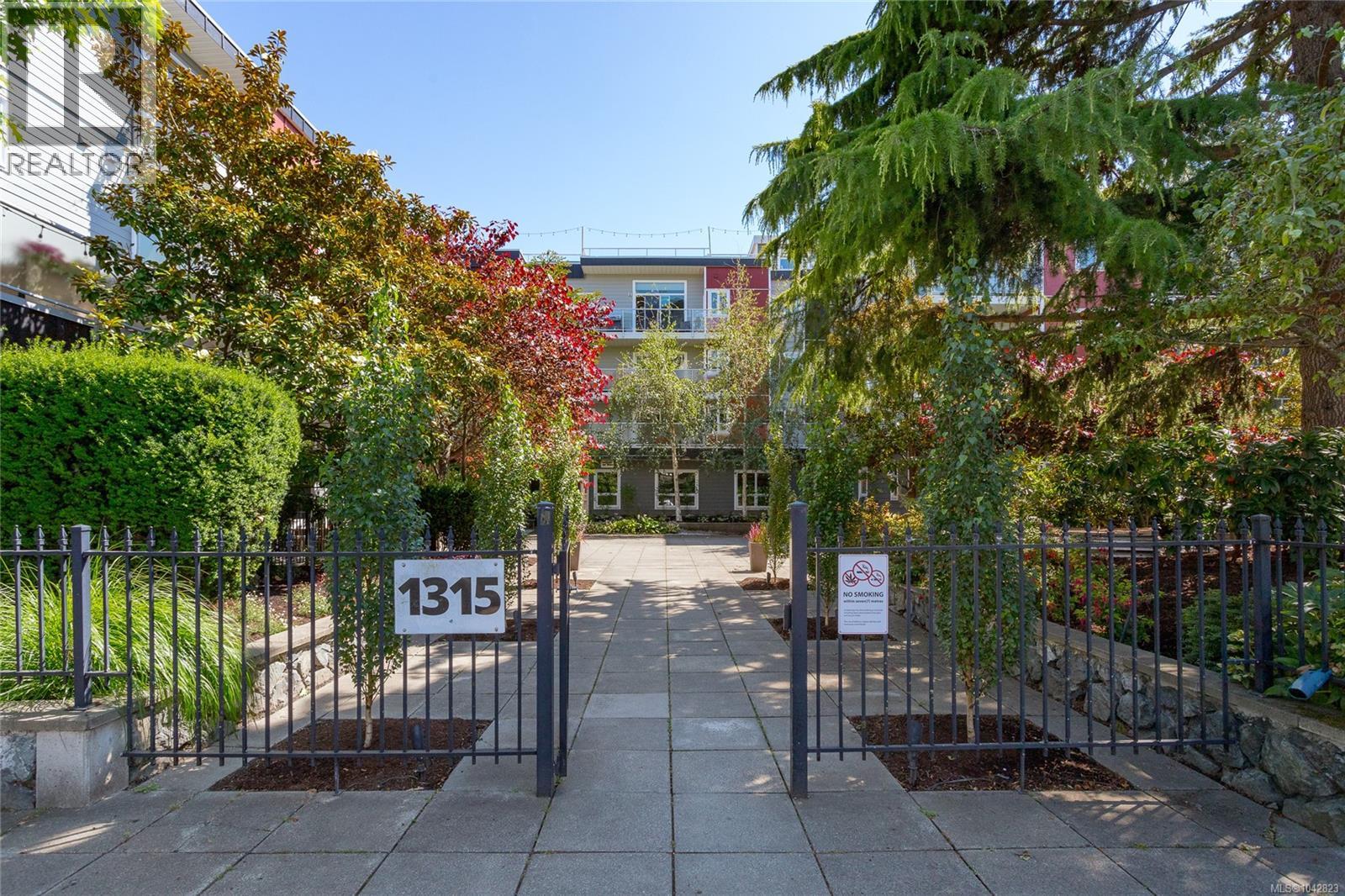 320 1315 Esquimalt Rd
