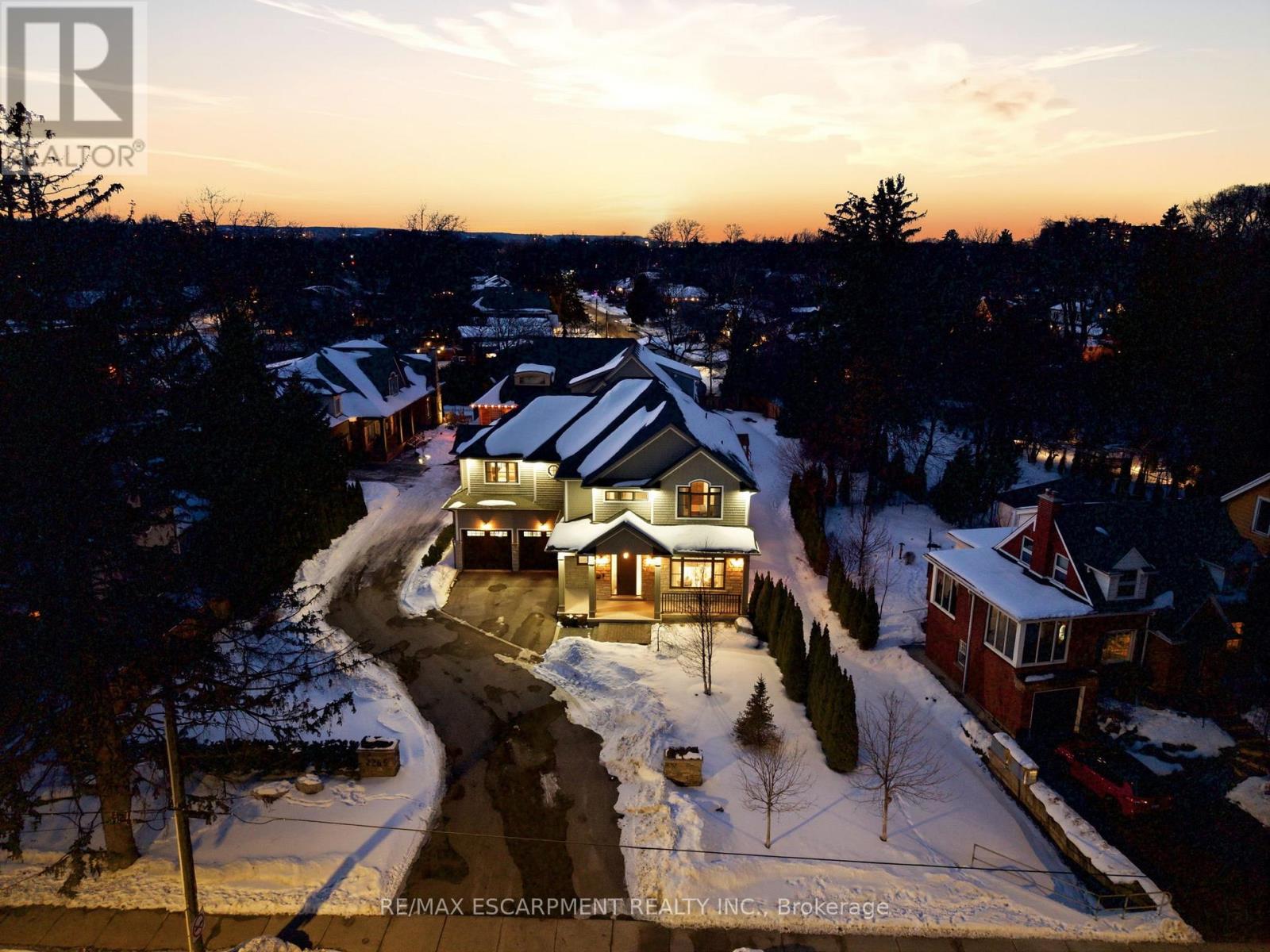 3 - 2265 LAKESHORE ROAD