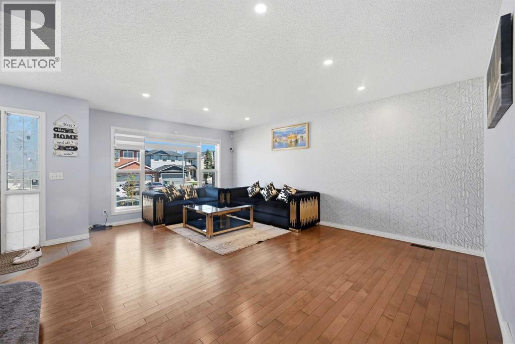 33 Saddlecrest Close NE