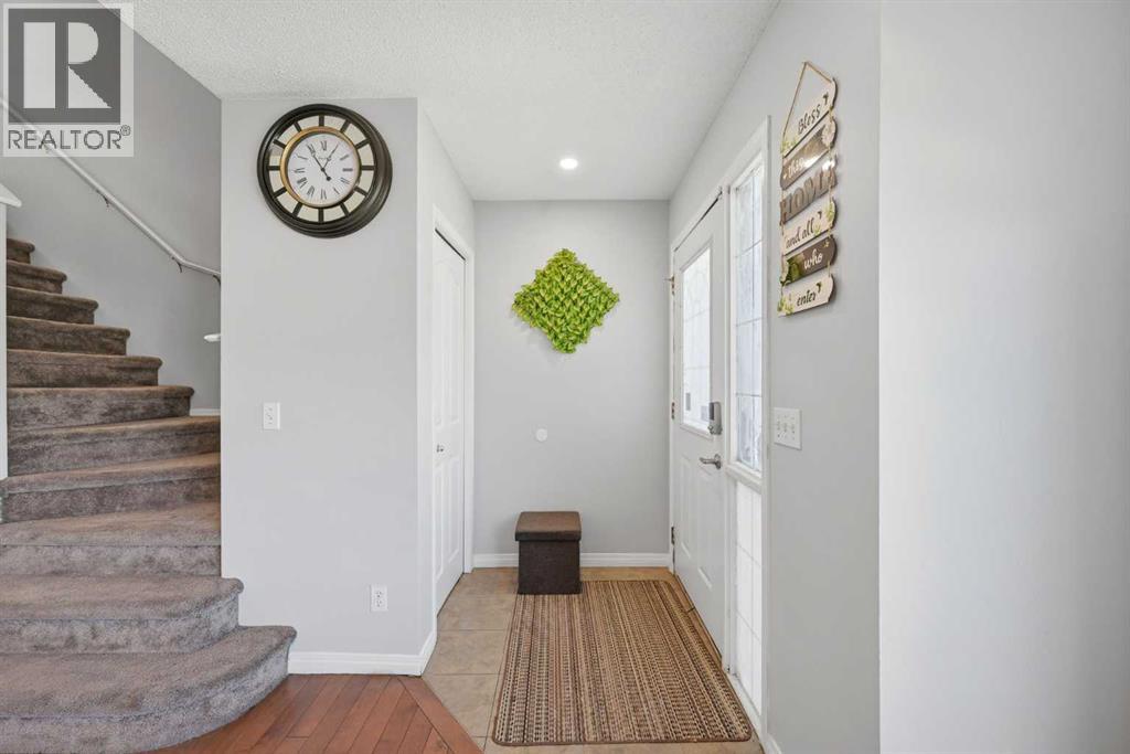 33 Saddlecrest Close NE