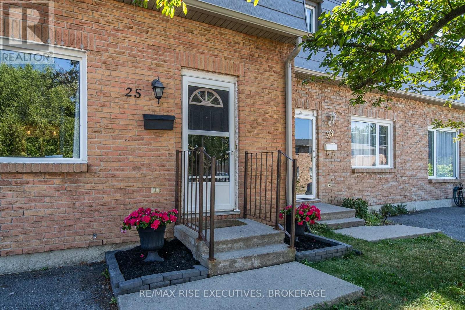 25 ROSEMUND PLACE