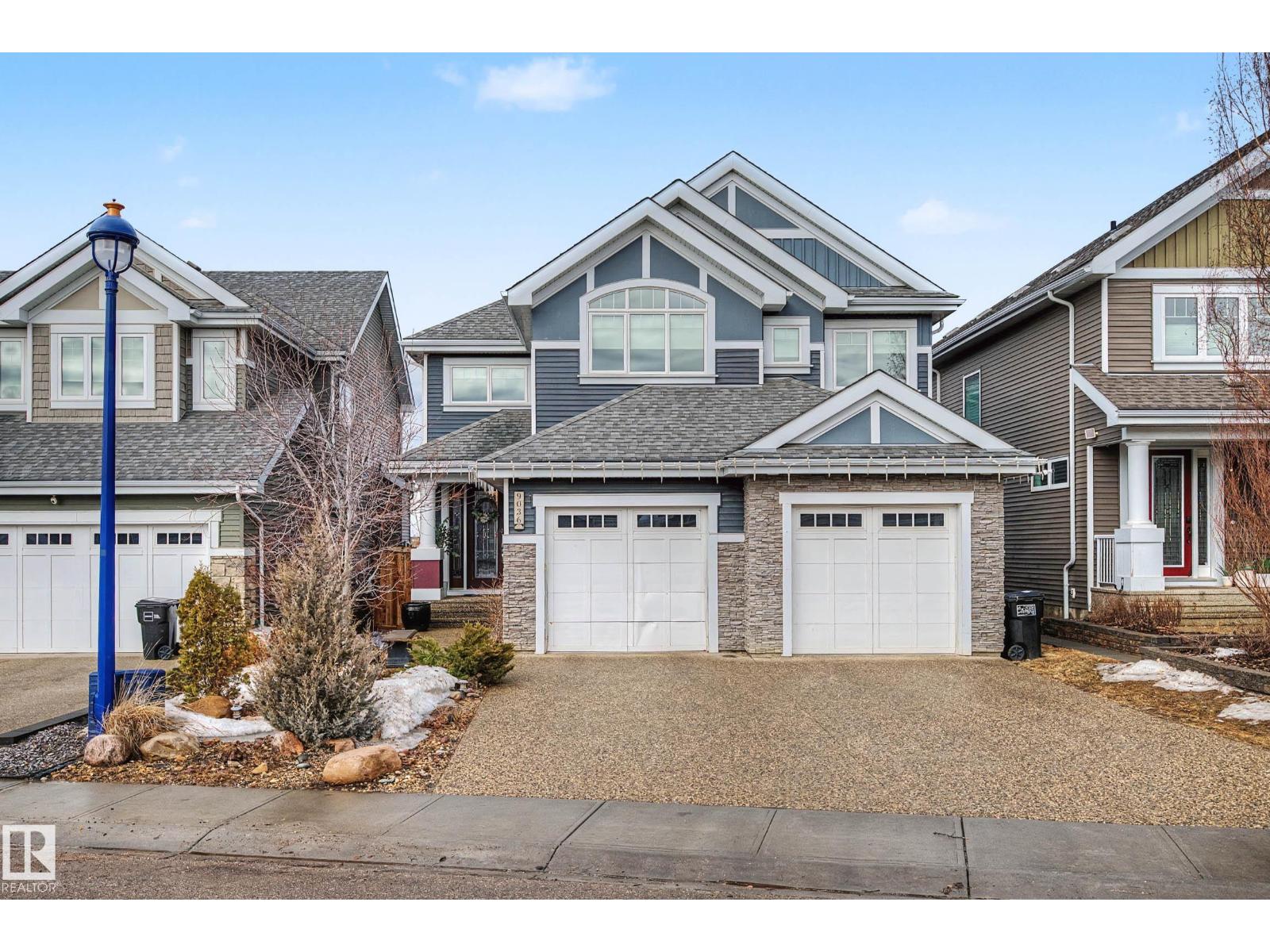 9036 24 AV SW
