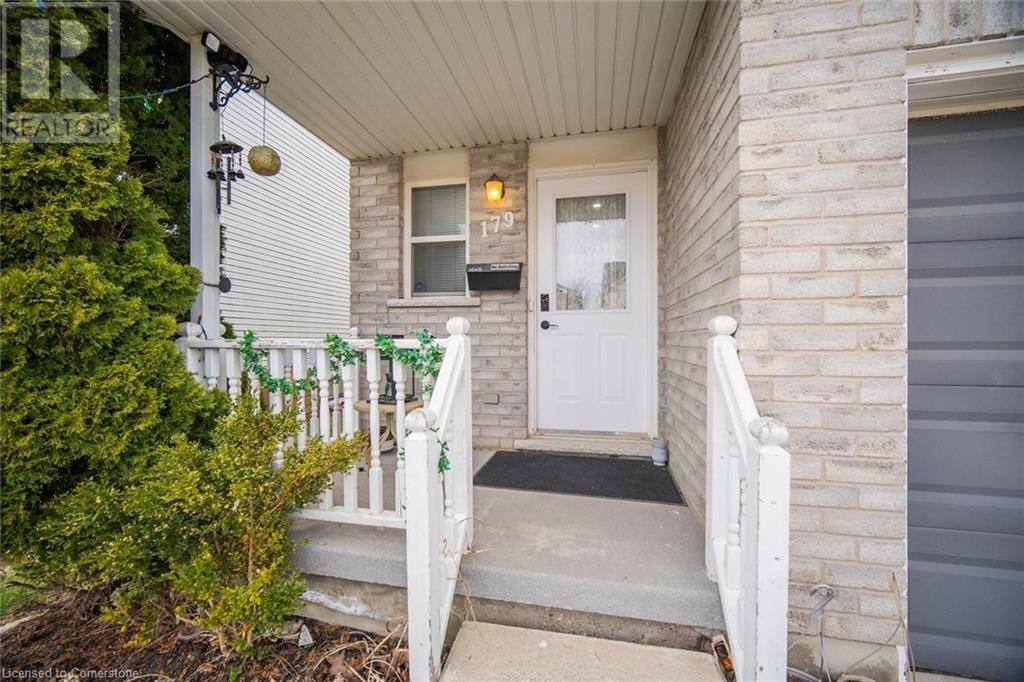179 HENHOEFFER Crescent