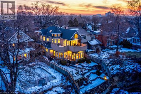 91 MOUNTAIN PARK Avenue Hamilton ON L9A1A1