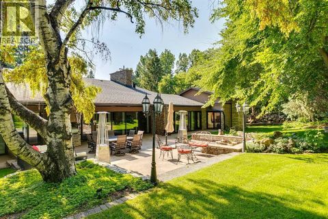 40 Eagle Ridge Place SW Calgary AB T2V2V8