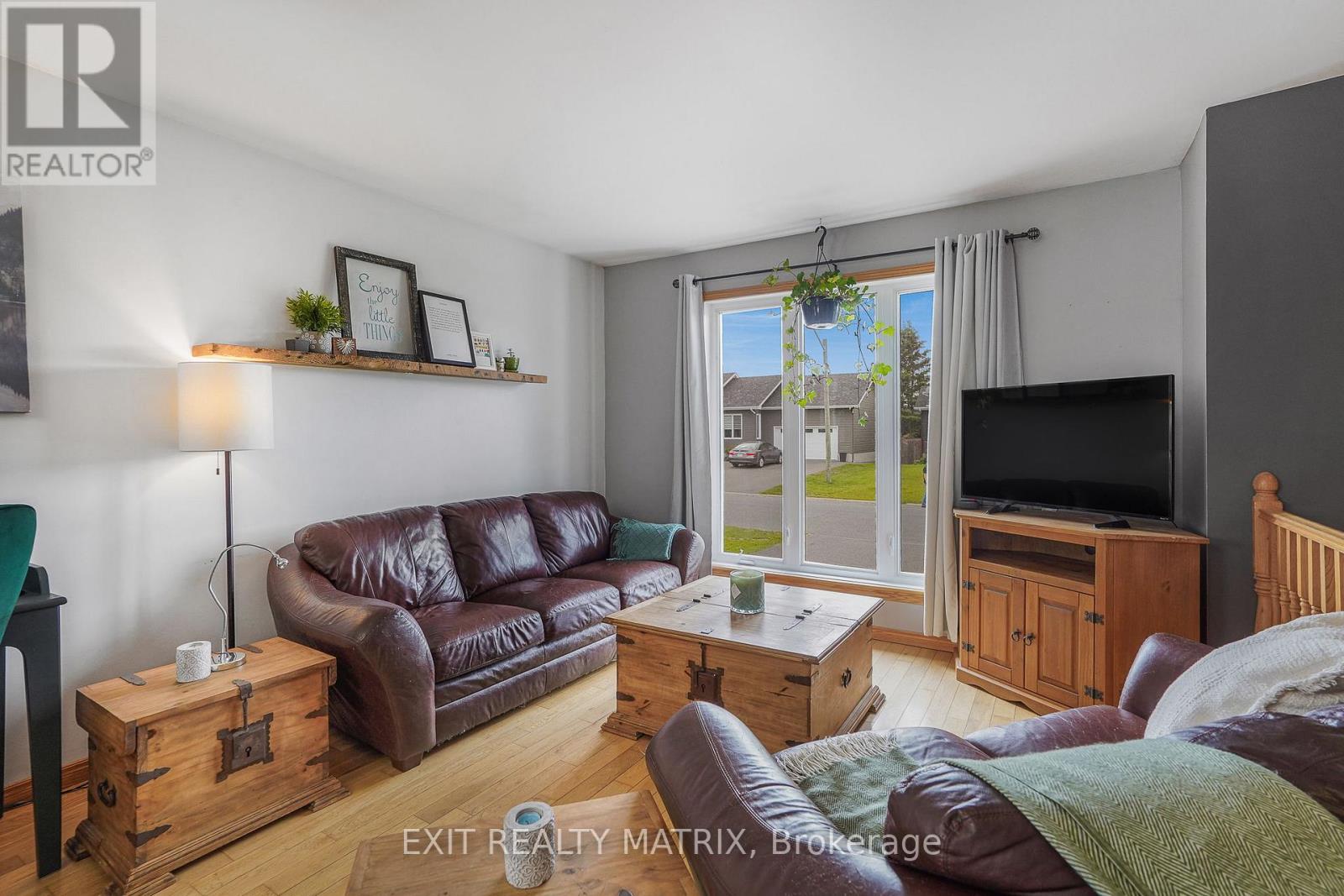 90 RICHARD STREET - Photo 4