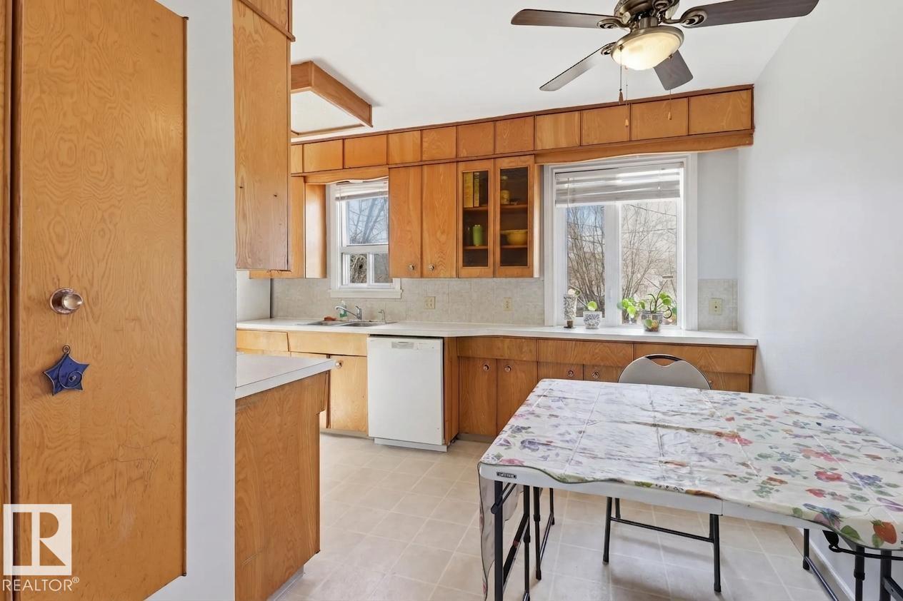 9206 / 9208 90 ST NW