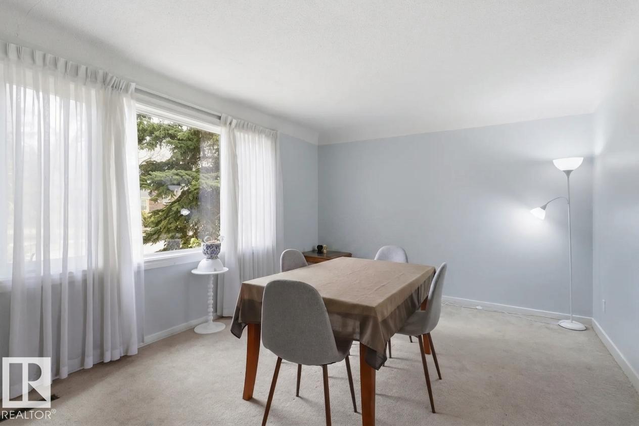 9206 / 9208 90 ST NW