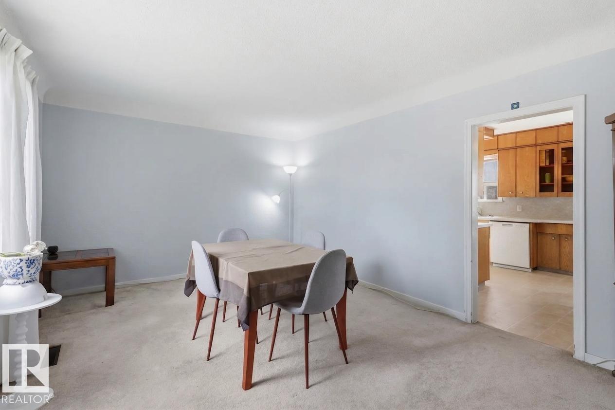 9206 / 9208 90 ST NW