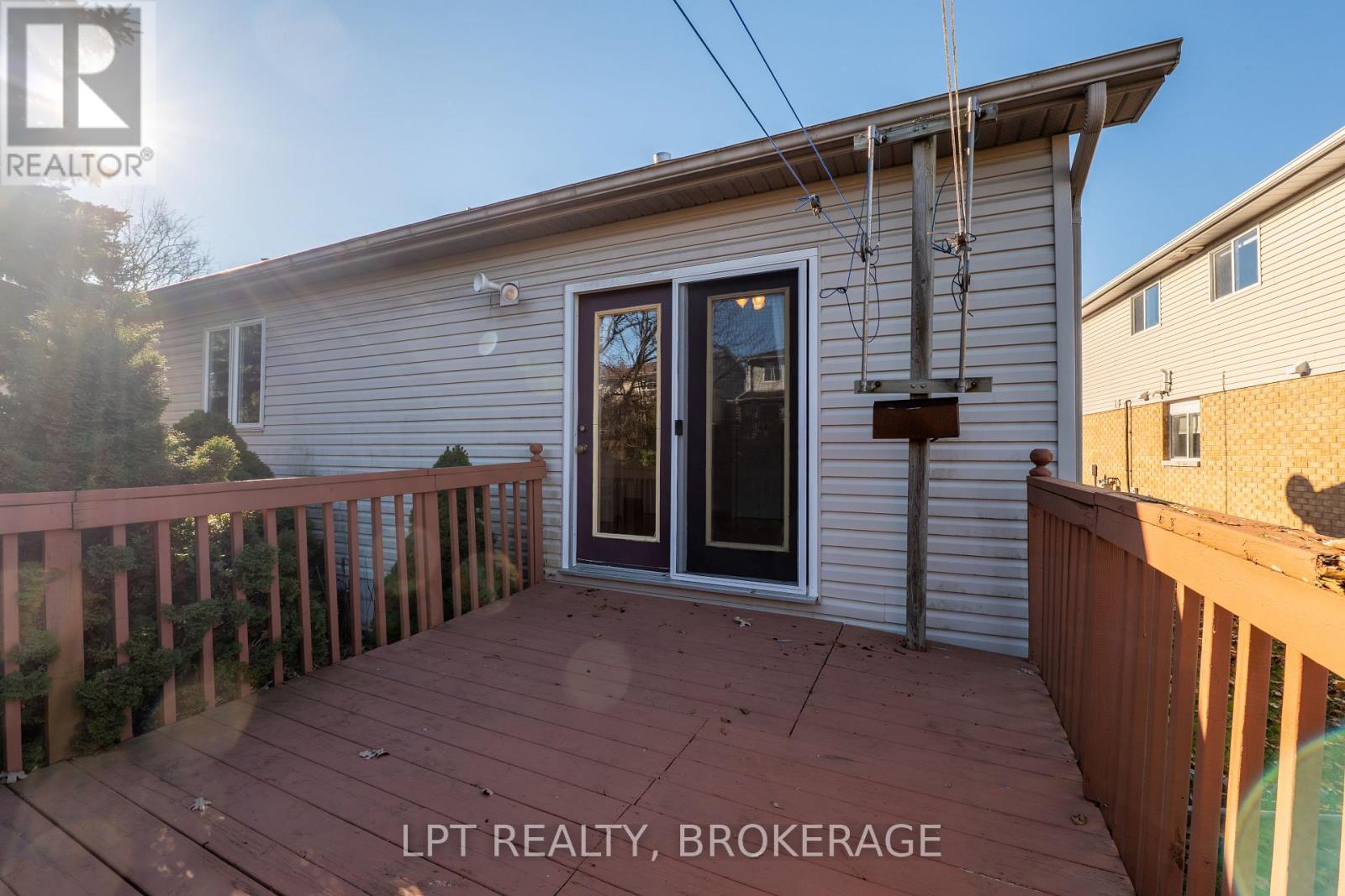 1049 WATERBURY CRESCENT