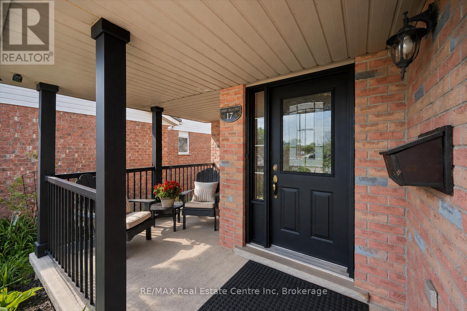 17 GIBBS CRESCENT
