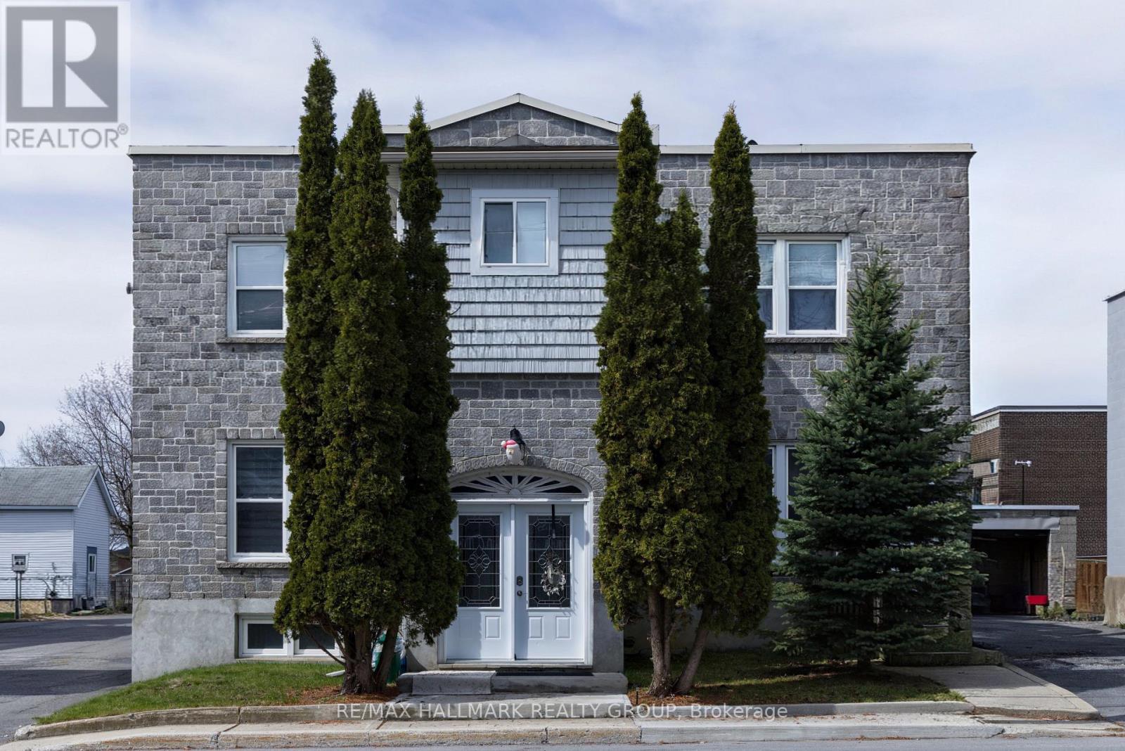 Photo 1 of 10 — 326 AUGUSTUS STREET, Cornwall, ON K6J3W5