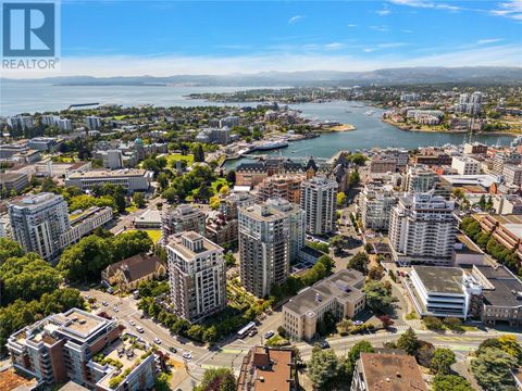 2001 751 Fairfield Rd Victoria BC V8W4A4