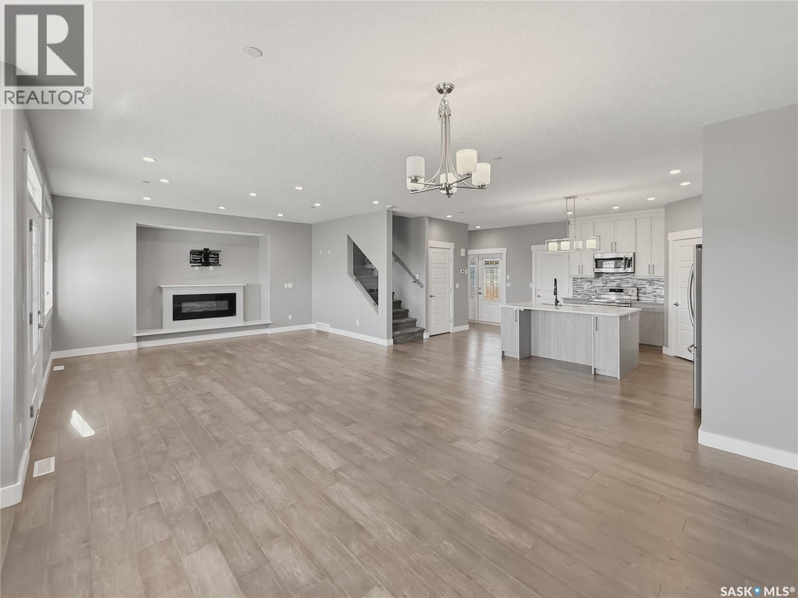 637 Douglas DRIVE