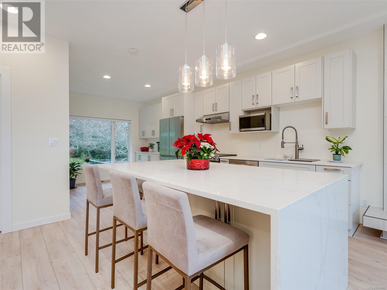 4940 Cordova Bay Rd