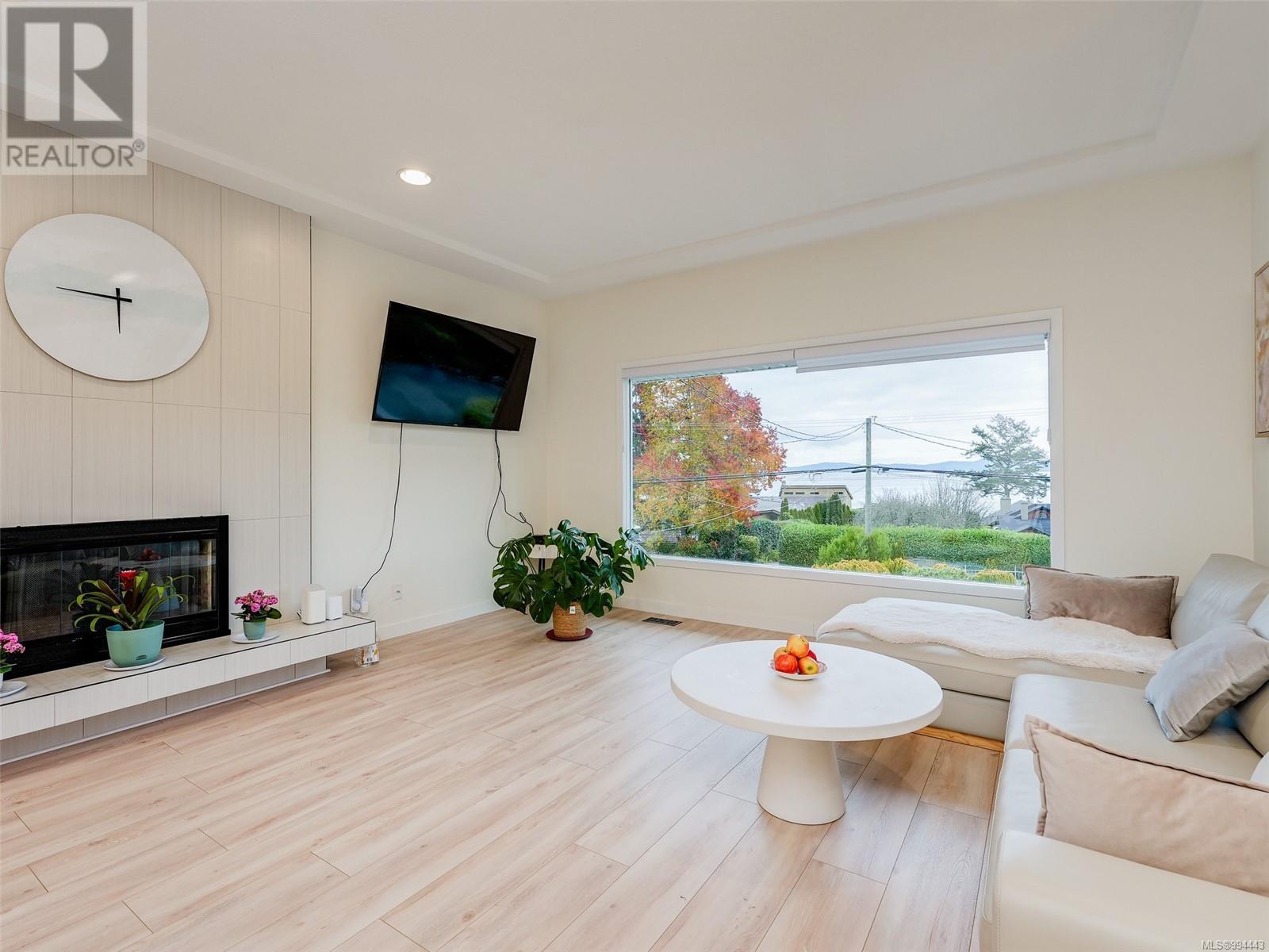4940 Cordova Bay Rd