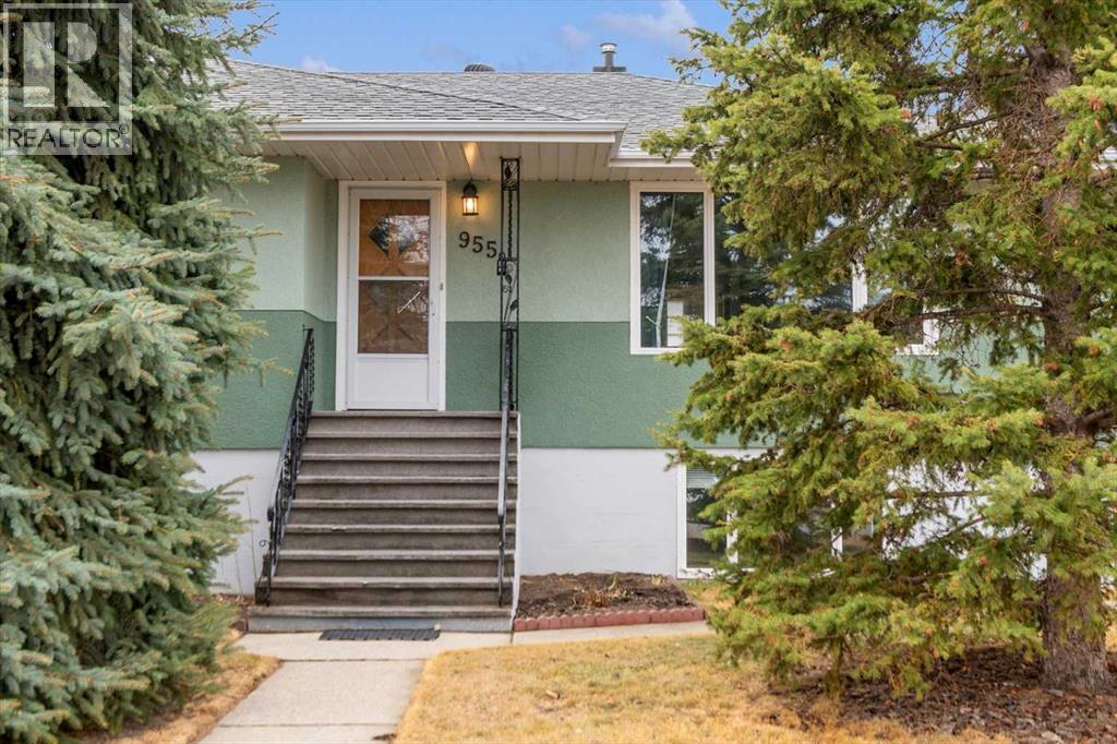 955 15 Avenue NE