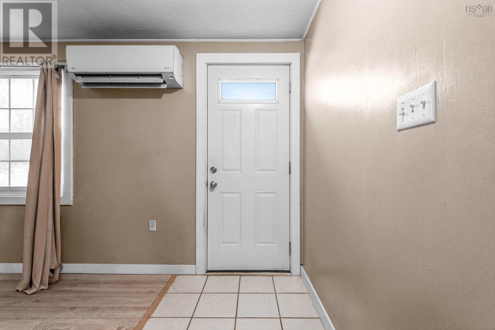 116 Coronation Avenue - Photo 2