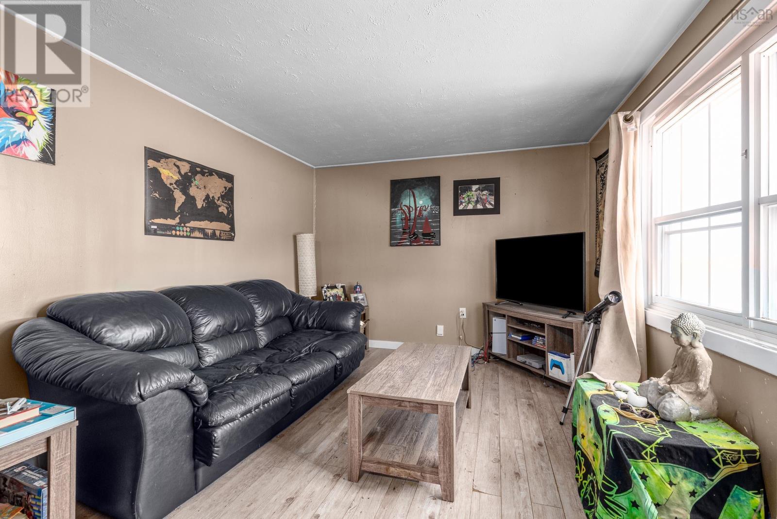116 Coronation Avenue - Photo 3