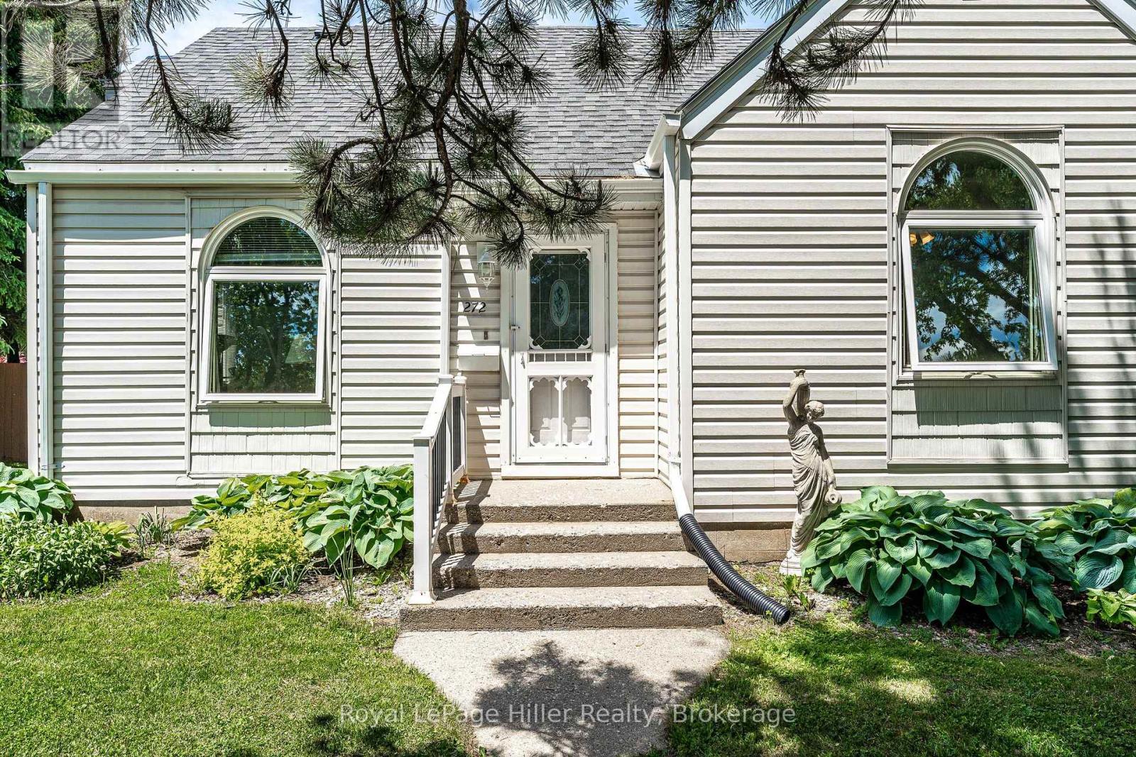 272 JOHN STREET N