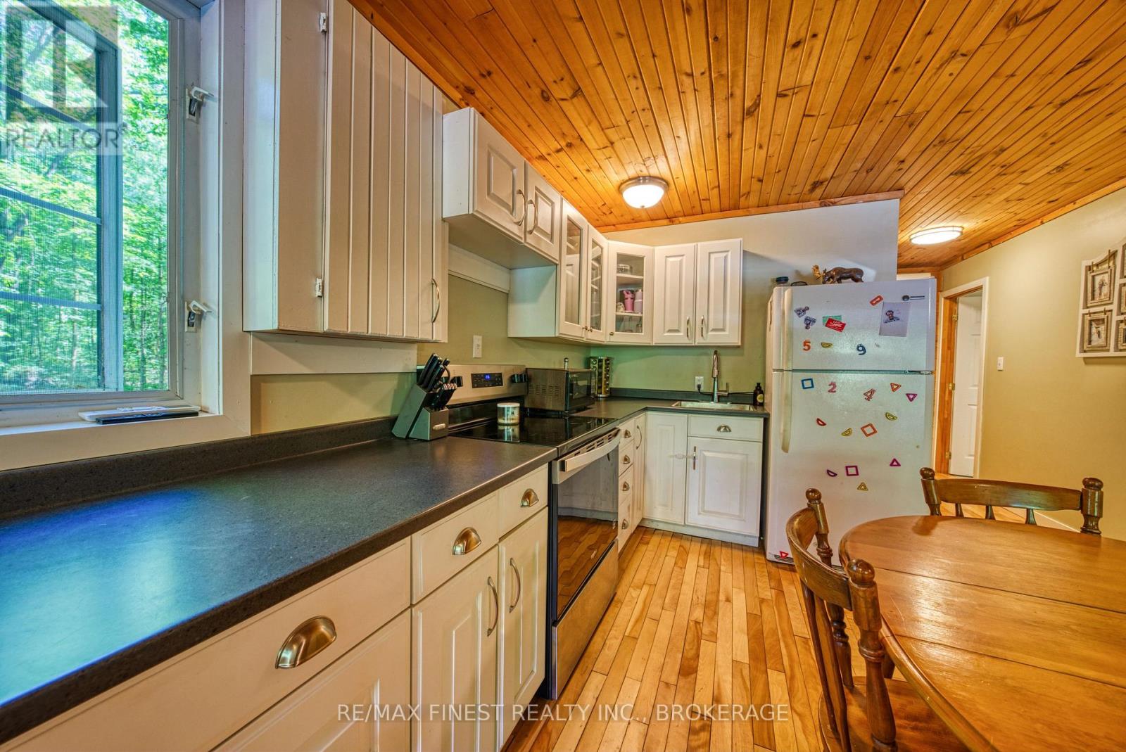 1035 COZY RIDGE LANE