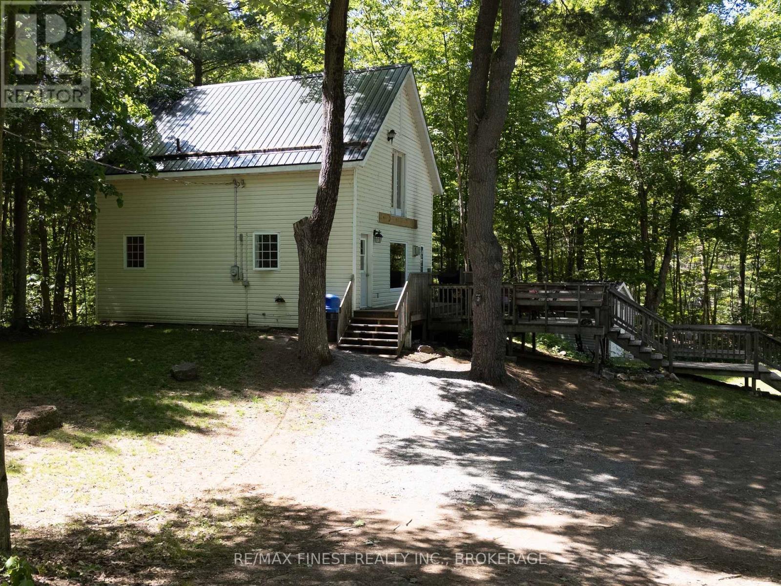 1035 COZY RIDGE LANE