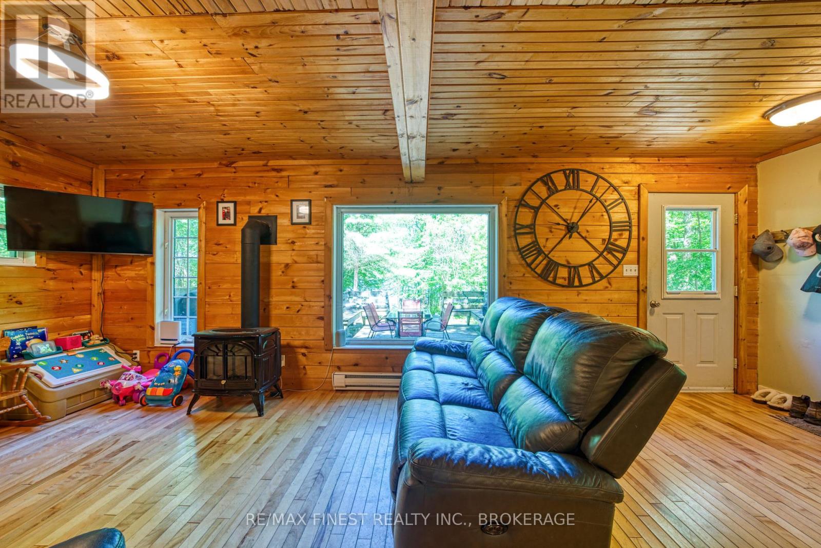 1035 COZY RIDGE LANE