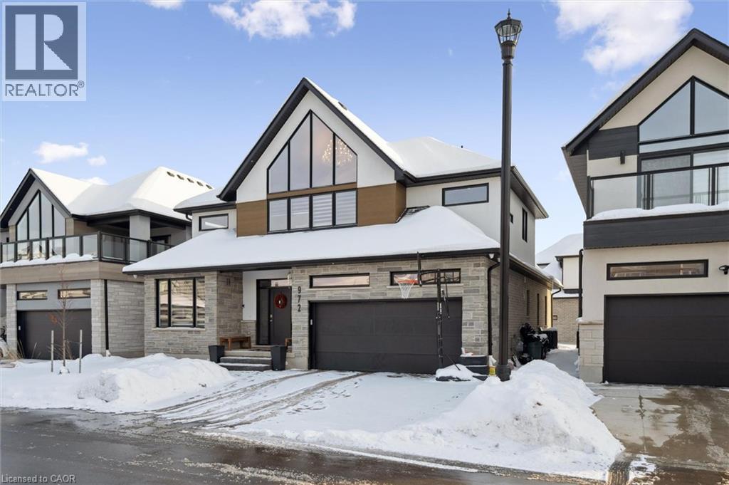 972 STONECLIFFE Walk Unit# 18