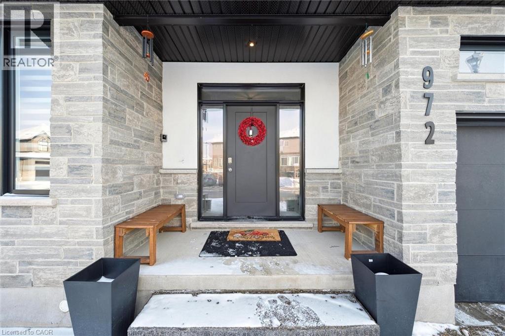 972 STONECLIFFE Walk Unit# 18