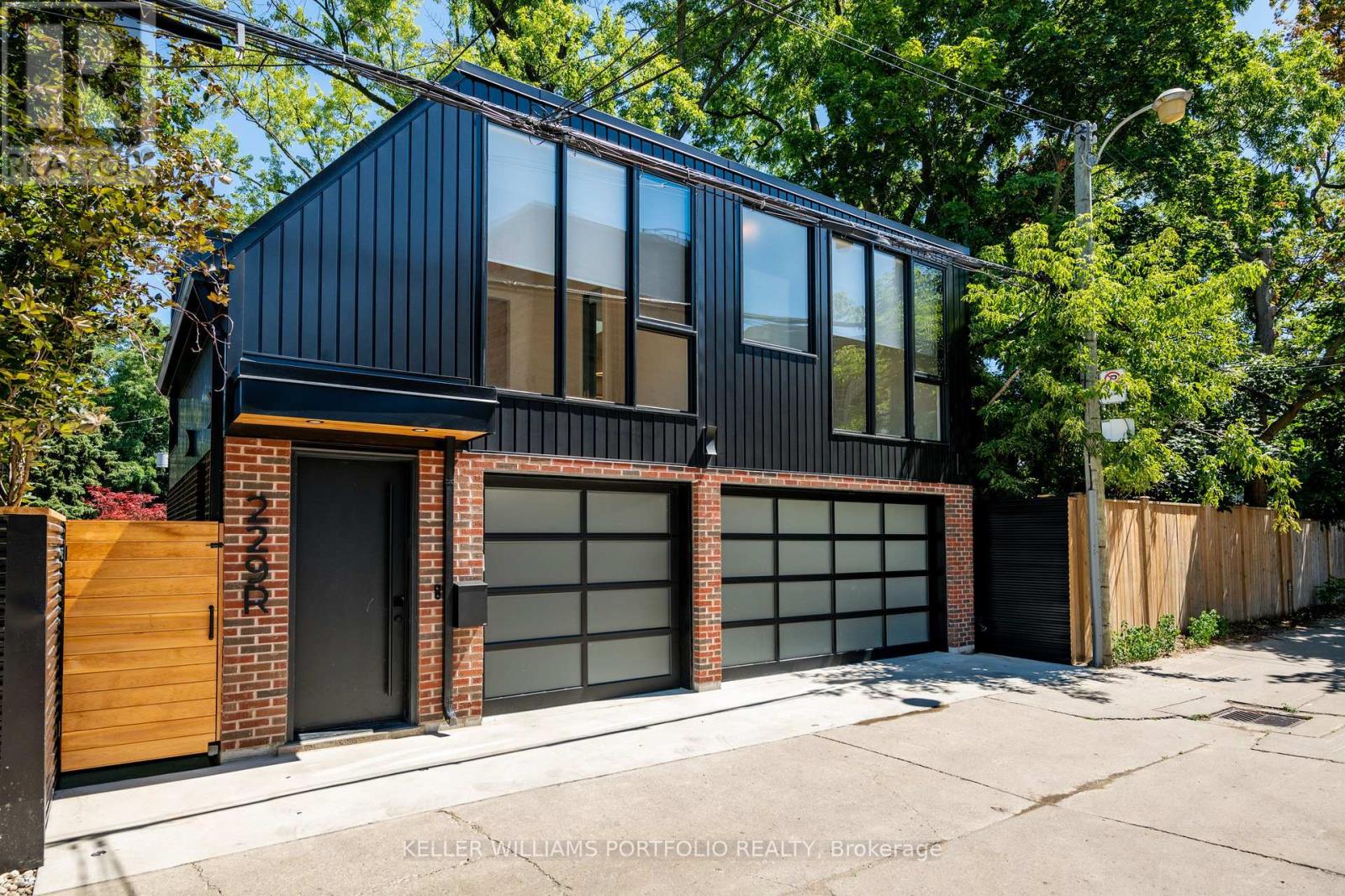 229 MANOR ROAD E