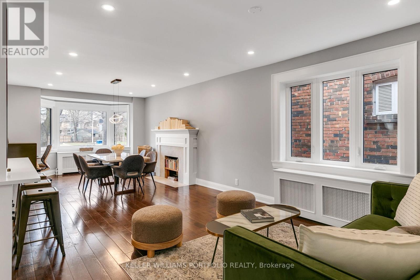 229 MANOR ROAD E