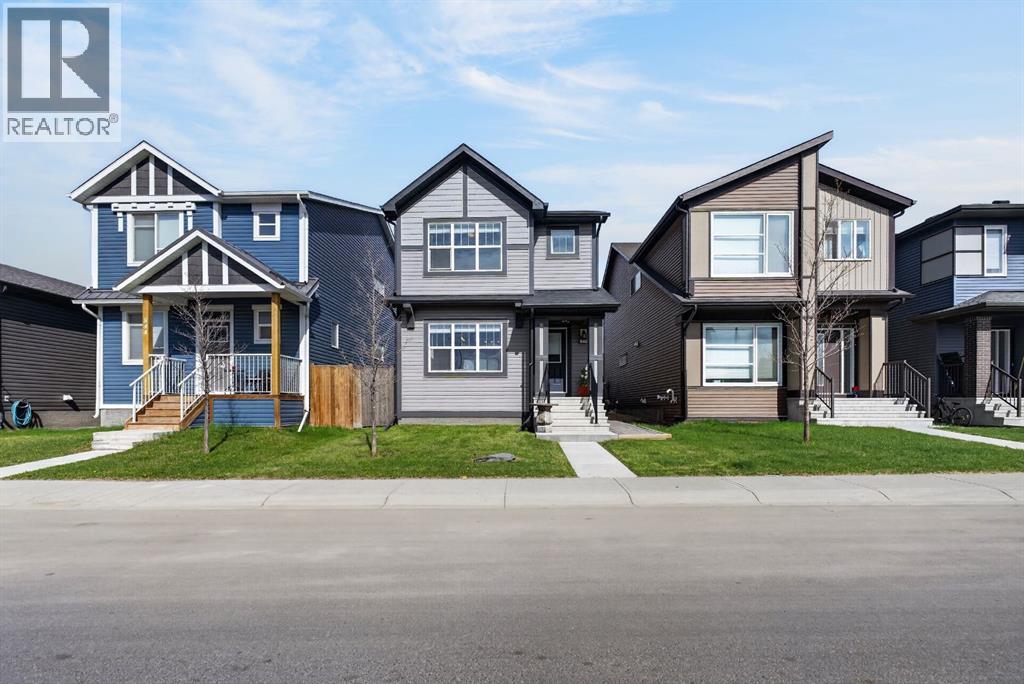 848 Chinook Gate Parade SW