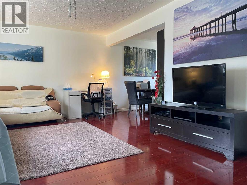 1407 Northmount Drive NW