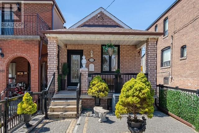 Photo 1 of 36 — 524 SALEM AVENUE N, Toronto (Dovercourt-Wallace Emerson-Junction), ON M6H3E1