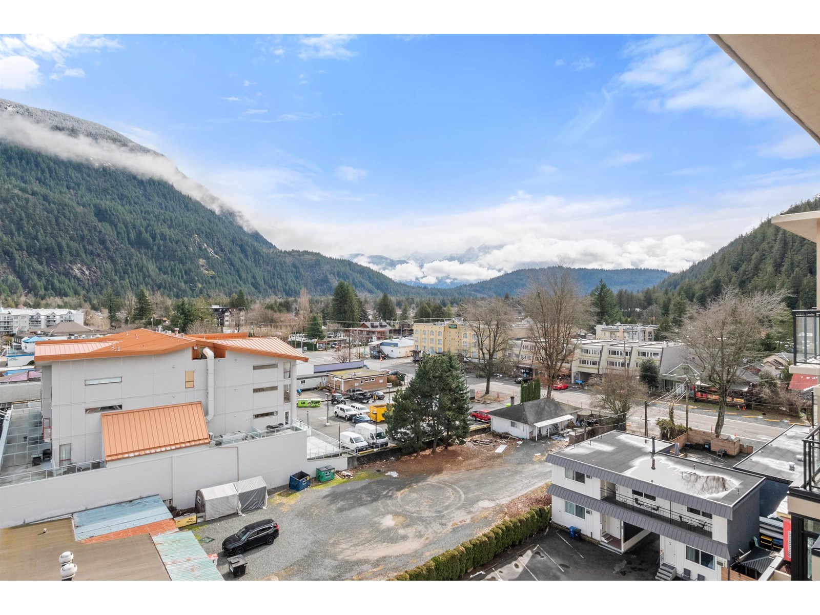 704 120 ESPLANADE AVENUE|Harrison Hot Springs