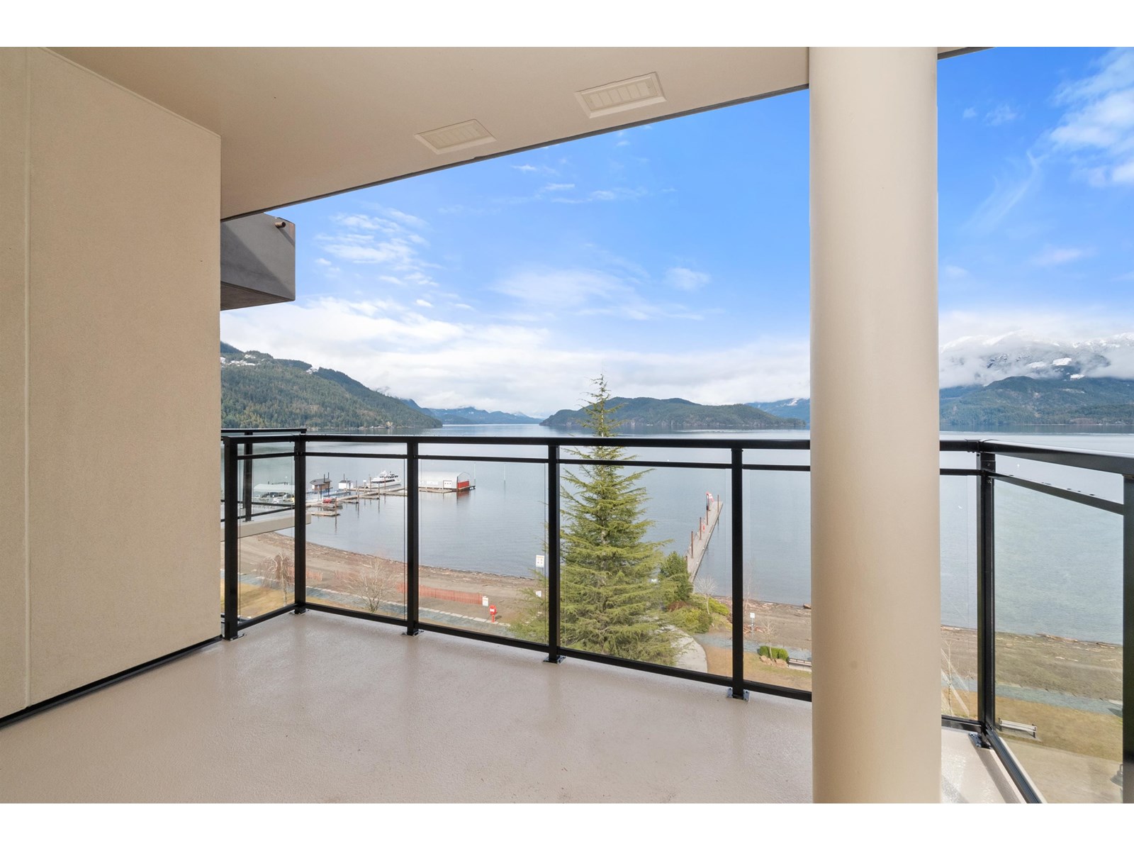 704 120 ESPLANADE AVENUE|Harrison Hot Springs