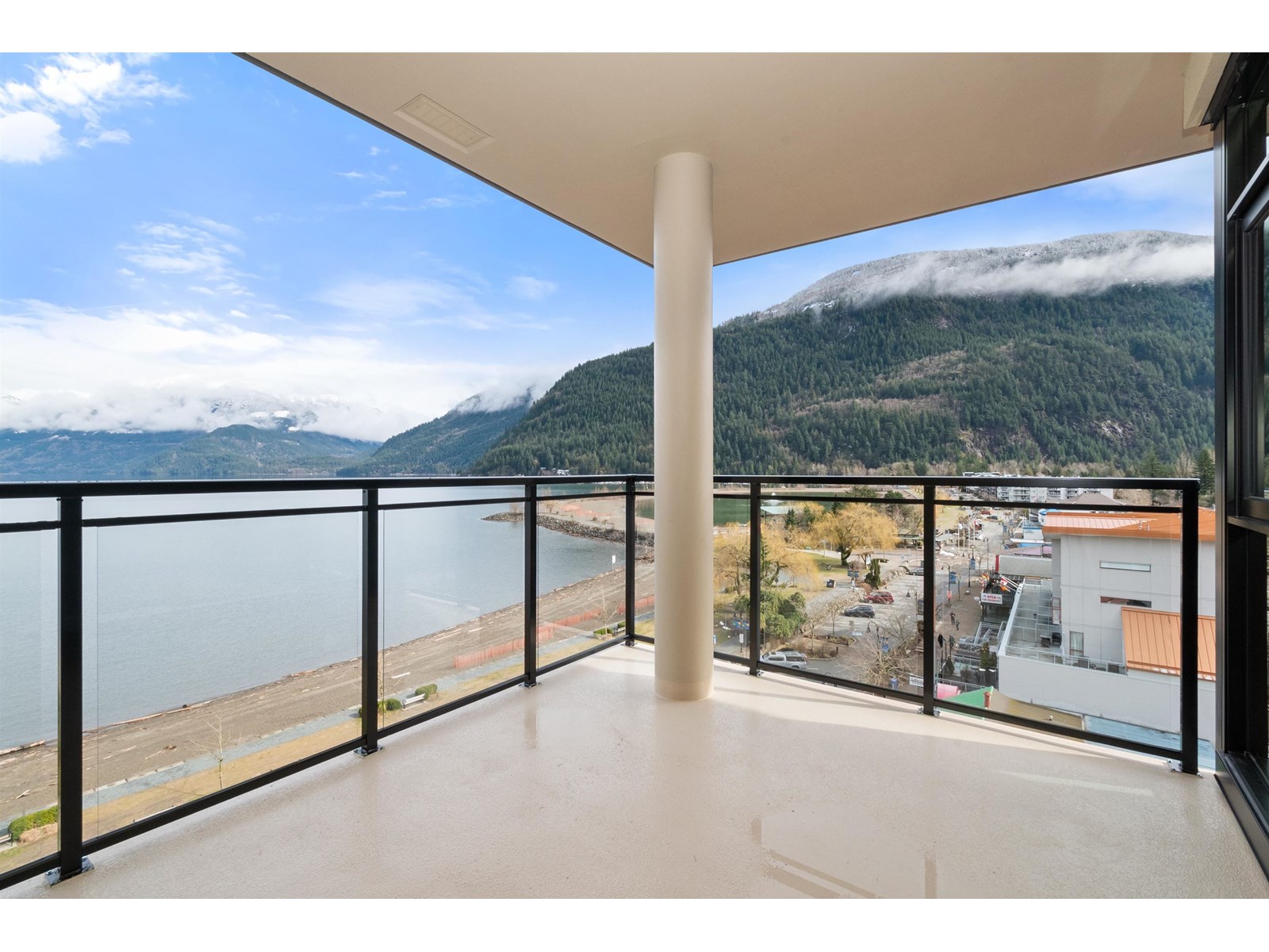 704 120 ESPLANADE AVENUE|Harrison Hot Springs