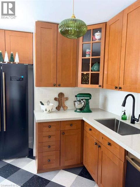 49 QUEEN Street Unit# 1004 Mississauga ON L5G4N6