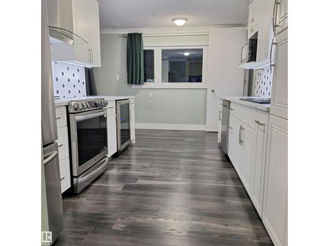 893 BIRCH AV Sherwood Park AB T8A1X4