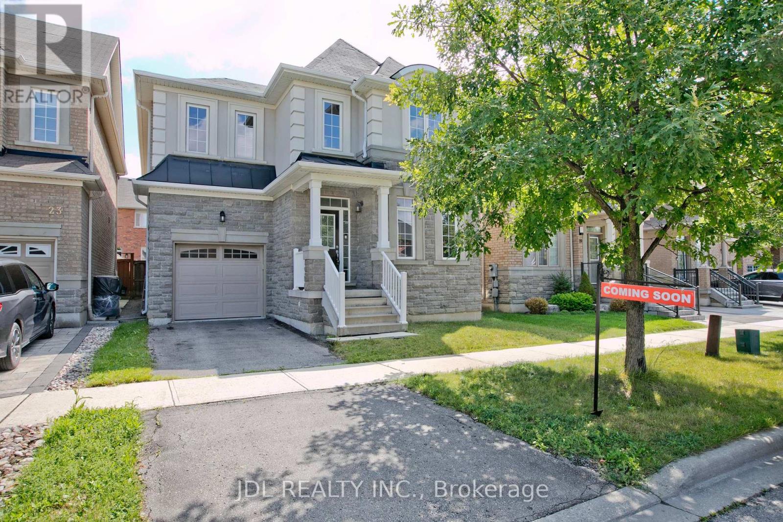 21 WOZNIAK CRESCENT