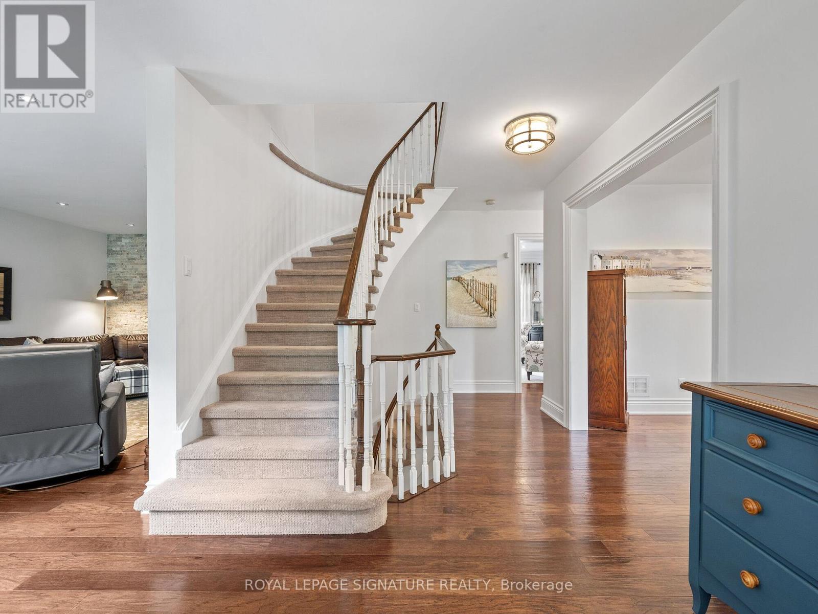 10 FOREST RIDGE CRESCENT