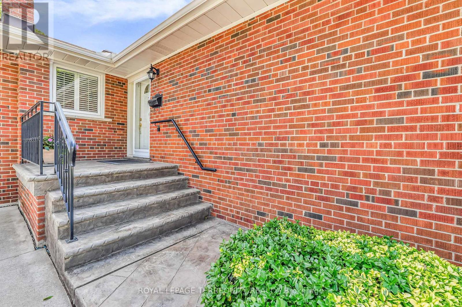 3 AVERY AVENUE